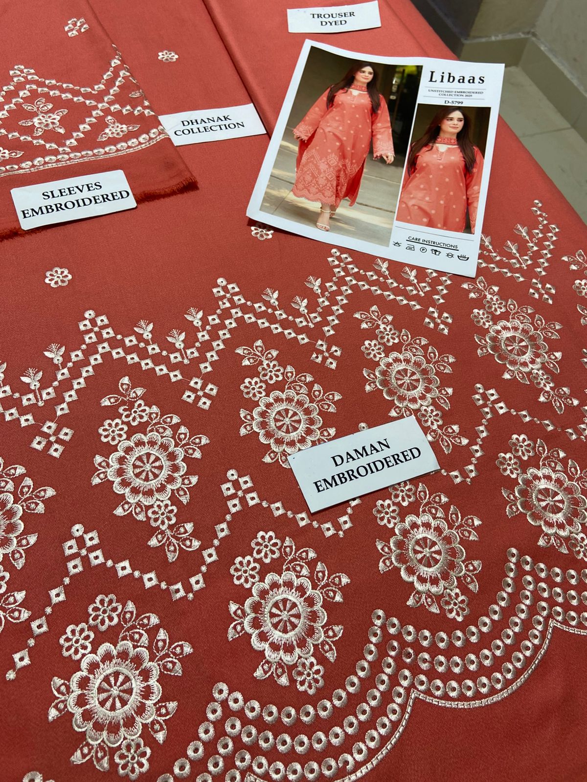 LIBAAS - 2 PIECE UNSTICED IN DHANAK